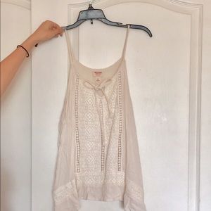 White Summer top lace trimming 🌼🌸